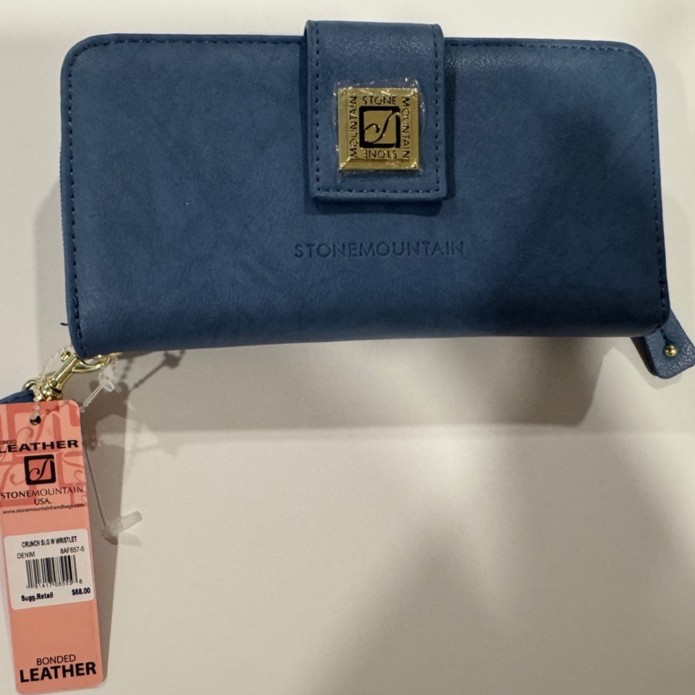 Stone Mountain Navy Leather Wristlet with Gold Hardware